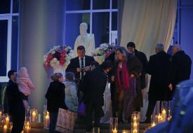 Гости идут на свадьбу