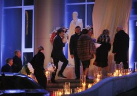 Гости идут на свадьбу