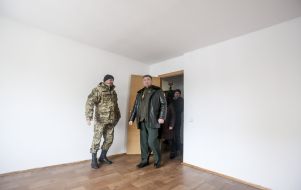 Петро Порошенко в будинку для родин військовослужбовців