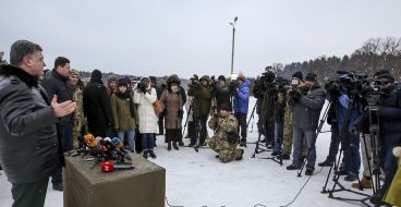 Петро Порошенко спілкується з пресою на Яворівському полігоні