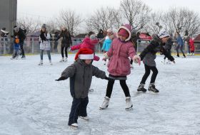 Skating rink under the arch of Friendship of Peoples