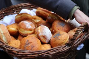 Корзина с пампушками