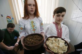 Volunteers brought kutia to wounded in hospital