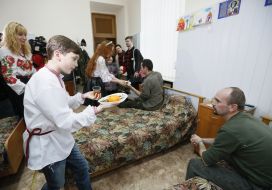 Volunteers brought kutia to wounded in hospital