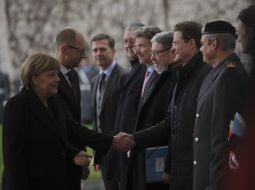 Arseniy Yatsenyuk and Angela Merkel