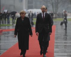 Arseniy Yatsenyuk and Angela Merkel