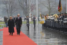 Arseniy Yatsenyuk and Angela Merkel