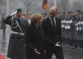Arseniy Yatsenyuk and Angela Merkel