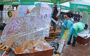 Competition of ice sculptures