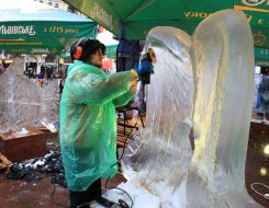 Competition of ice sculptures