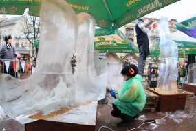 Competition of ice sculptures