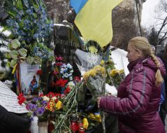 Возложение цветов к памятнику Сергею Нигояну