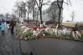 Flowers in memory about the lost activists of Maydan