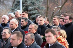 Laying flowers at the memorial cross to the Heroes Krut