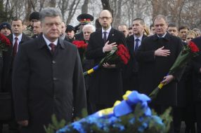Laying flowers at the memorial cross to the Heroes Krut