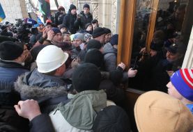 Шахтеры пикетируют здание Минэнерго