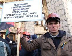 Шахтеры пикетируют здание Минэнерго