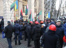 Шахтеры пикетируют здание Минэнерго