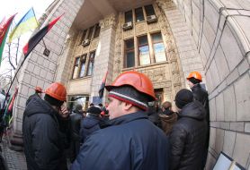 Шахтеры пикетируют здание Минэнерго