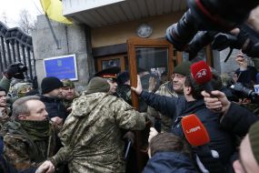 Soldiers of the 24th battalion of "Aydar" picket the Ministry of Defence
