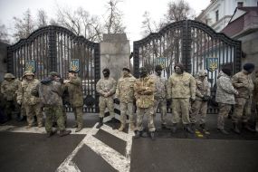 Soldiers of the 24th battalion of "Aydar" picket the Ministry of Defence