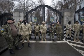 Soldiers of the 24th battalion of "Aydar" picket the Ministry of Defence