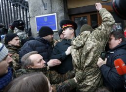 Soldiers of the 24th battalion of "Aydar" picket the Ministry of Defence