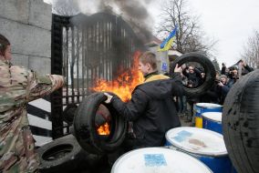 Митинг возле здания Минобороны