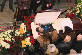 Гроб с телом Андрея Кузьменко