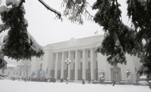 Митингующие возле здания ВР Украины