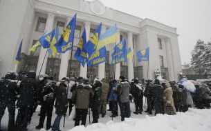 Сторонники ВО "Свобода" во время митинга