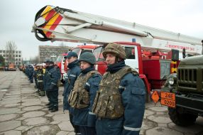 Rescuers demonstrate special equipment