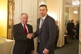 Віталій Кличко та Роб Ніколсон