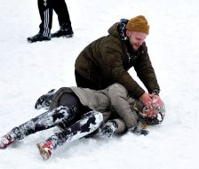 Массовая битва снежками