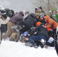 Массовая битва снежками
