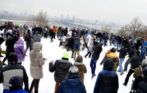 Массовая битва снежками