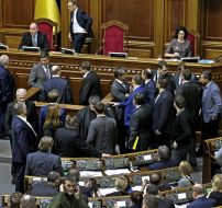 People's deputies blocked the tribun of the parliament
