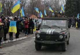 Residents of Mariupol meet Battalion "Azov"