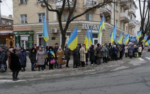 Residents of Mariupol meet Battalion "Azov"