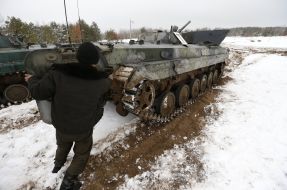 Подготовка военных в учебном центре "Десна"