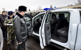 Petr Poroshenko looked new models of equipment