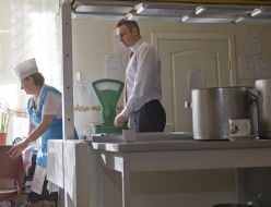 Vitali Klitschko in the school cafeteria