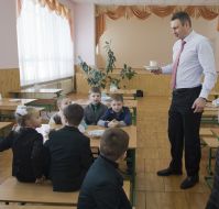 Vitali Klitschko in the school cafeteria
