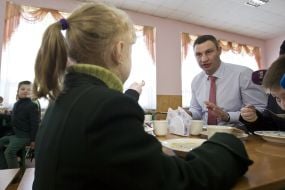 Vitali Klitschko in the school cafeteria