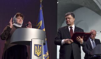 Petro Poroshenko rewards relatives of "Hundreds of Heaven"
