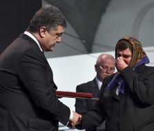 Petro Poroshenko rewards relatives of "Hundreds of Heaven"