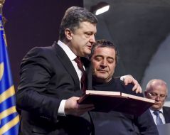 Petro Poroshenko rewards relatives of "Hundreds of Heaven"