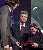 Petro Poroshenko rewards relatives of "Hundreds of Heaven"