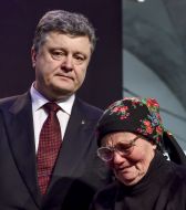 Petro Poroshenko rewards relatives of "Hundreds of Heaven"
