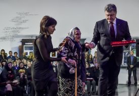 Petro Poroshenko rewards relatives of "Hundreds of Heaven"